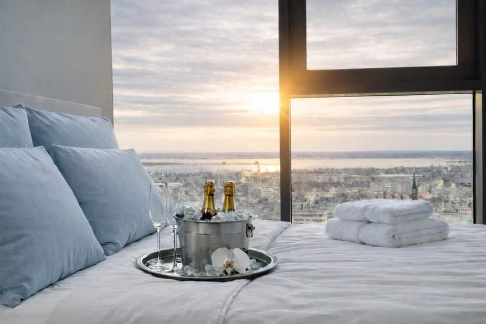 Hanza Tower WHITE 24 SPA & Sauna & Jacuzzi & Pool Apartment in Szczecin