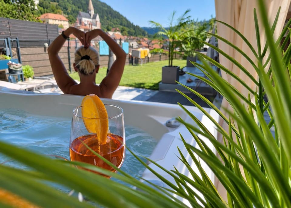 Garden, Hot Tub
