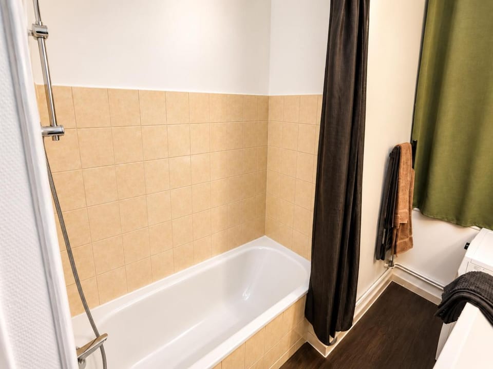 Bathroom, Bath