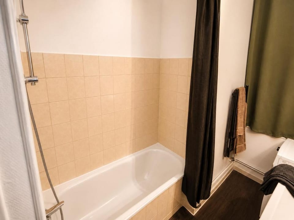 Deville T2 proche CHU Rouen & Cliniques Park Gratuit - Linge & Ménage Inclus Apartment in Rouen
