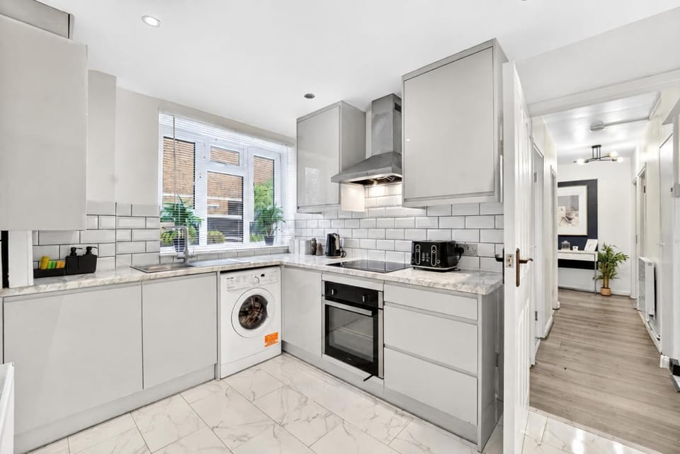 Kitchen or kitchenette, kitchen