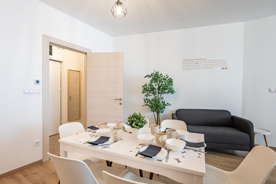 Central - Balcony - Comfort & Calm Hideaway Apartment in Budapest