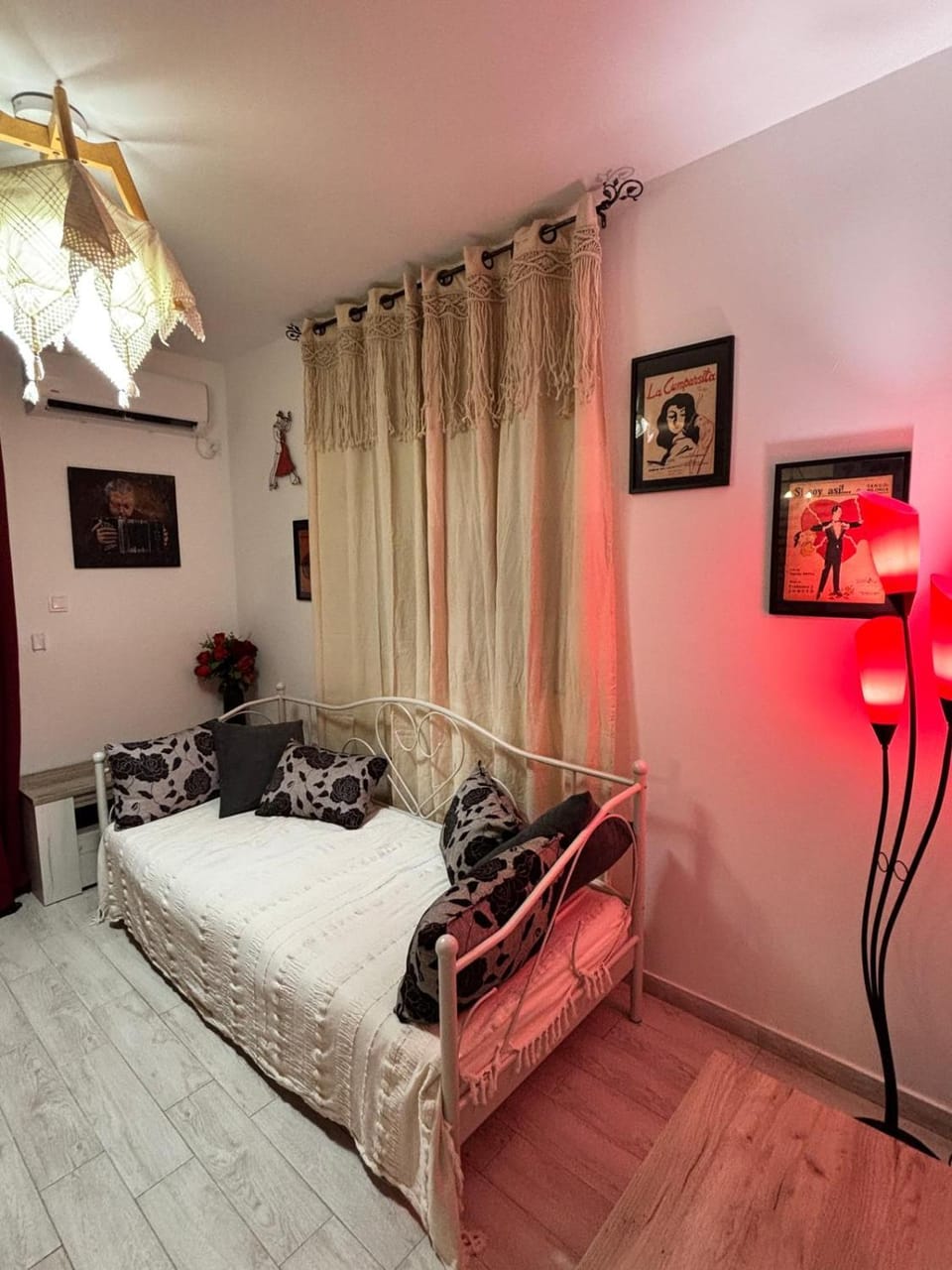 Bed, Living room, Bedroom