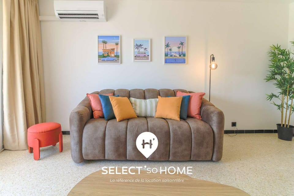 Living room, Seating area, air conditioner