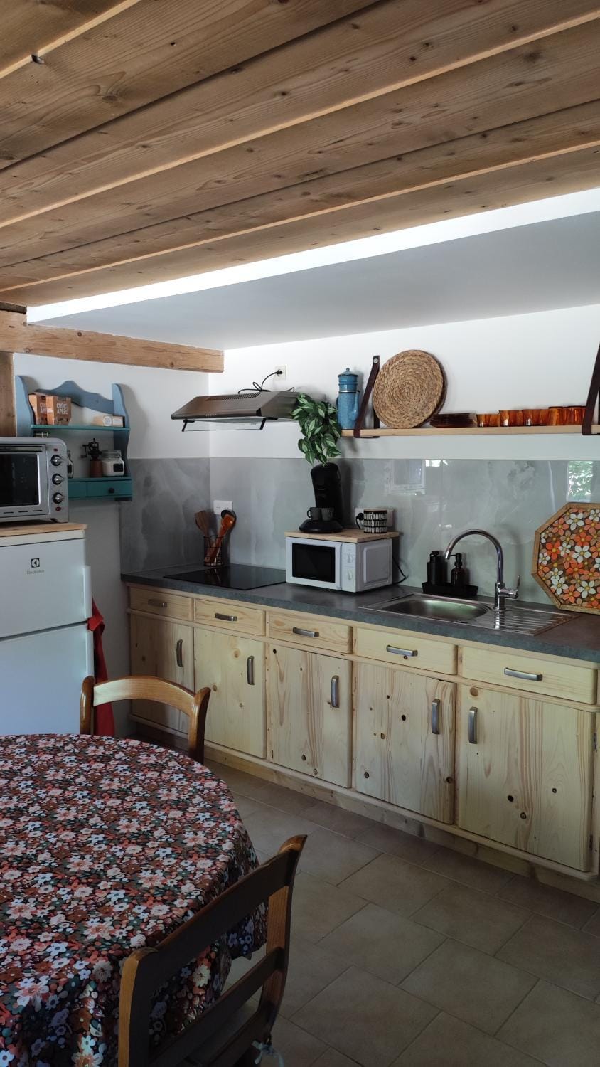 Kitchen or kitchenette
