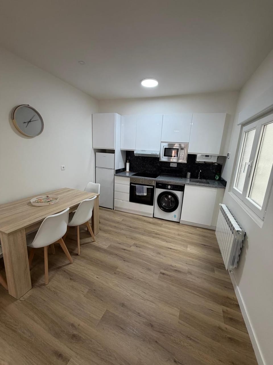 Dining area, kitchen