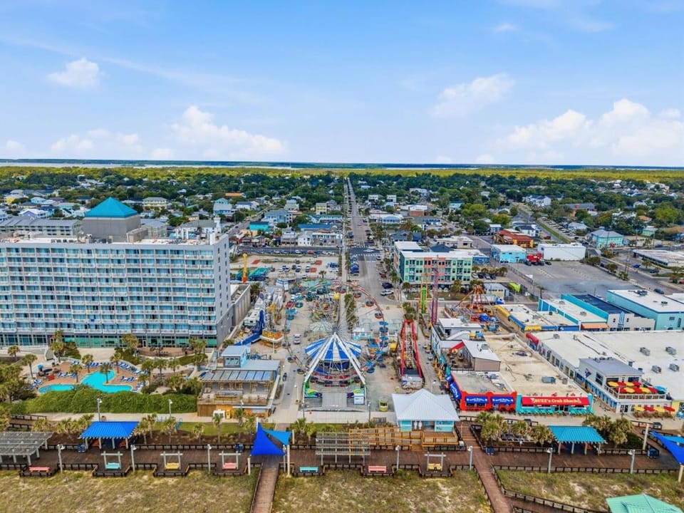 Carolina Beach Ocean Playground Apartment in Carolina Beach