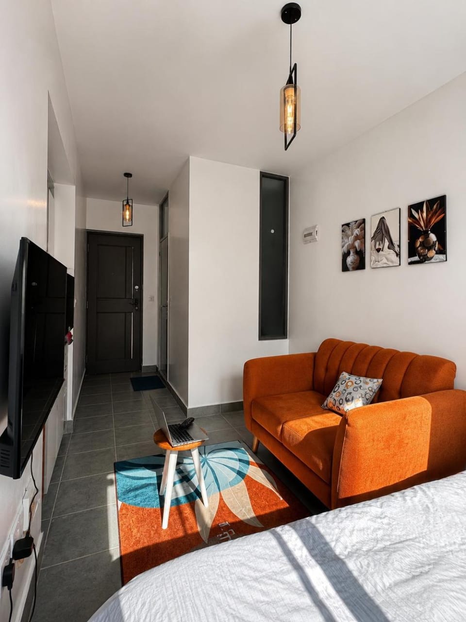 Bed, TV and multimedia, Photo of the whole room, Seating area, Bedroom