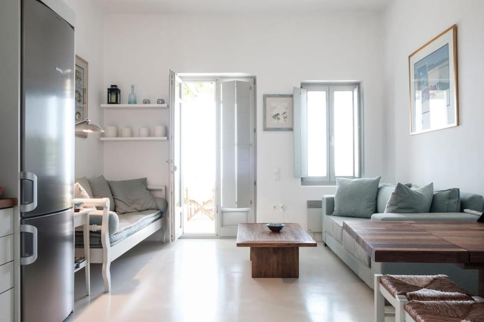 The Ioulis Pool House in Kea-Kythnos