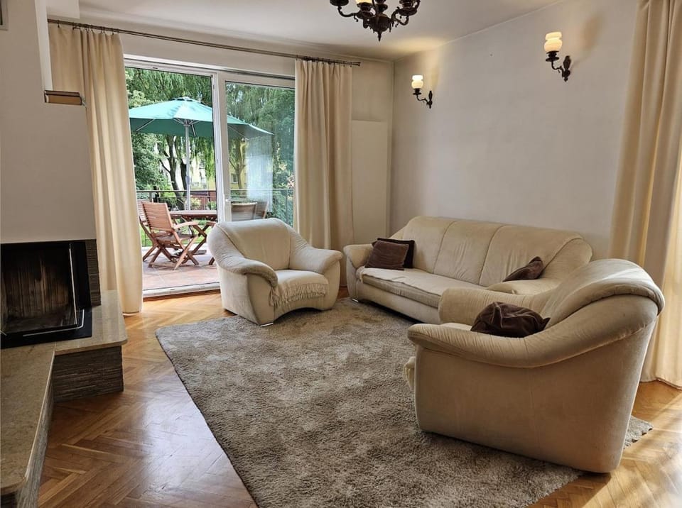 TV and multimedia, Balcony/Terrace, Living room, Seating area