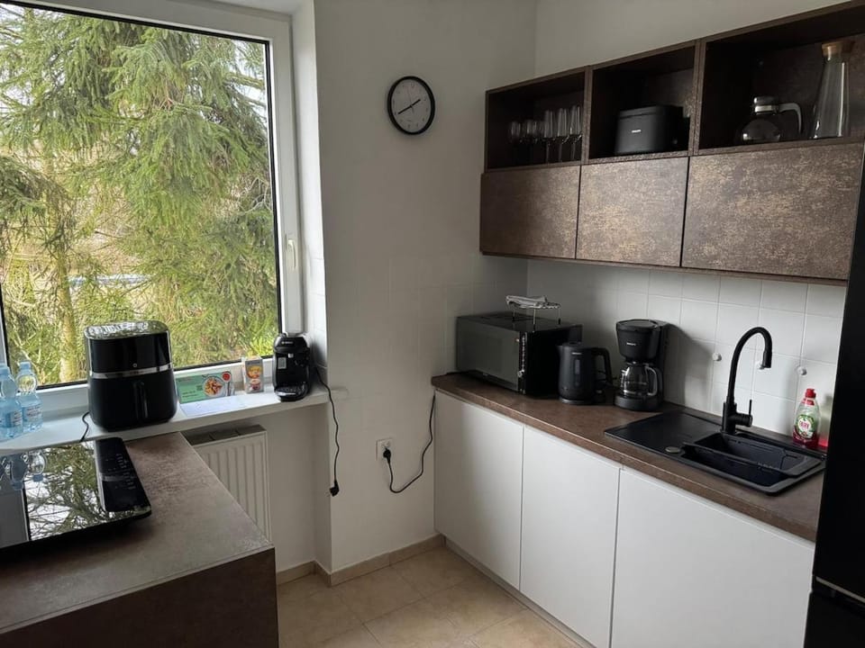 Coffee/tea facilities, Kitchen or kitchenette, stove, toaster