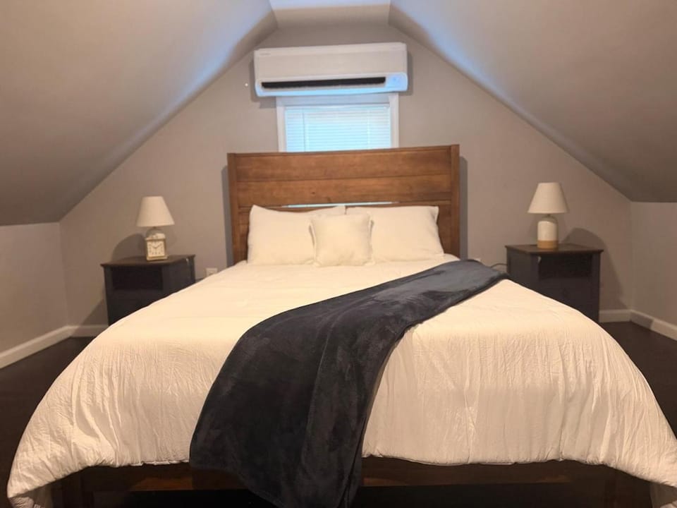 Cozy Studio Near Newark Airport Apartment in Elizabeth