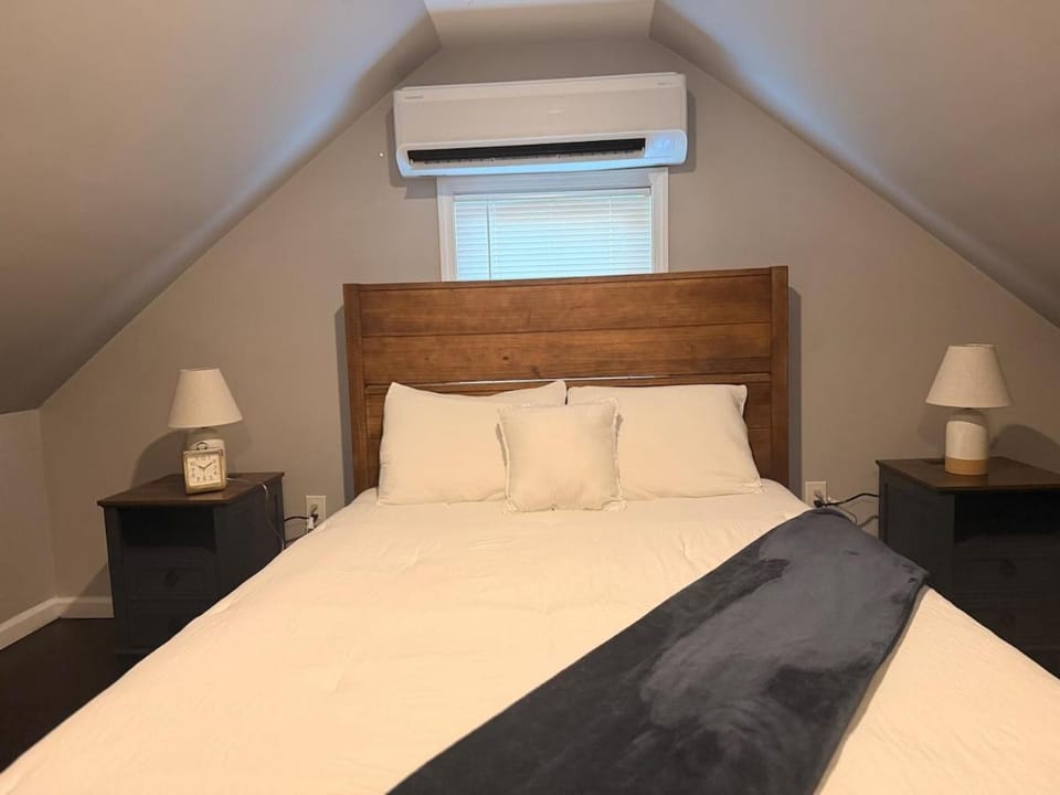 Cozy Studio Near Newark Airport Apartment in Elizabeth