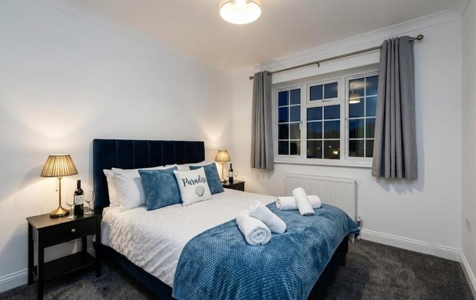 7 Bedrooms Home, Parking, Garden House in Chelmsford