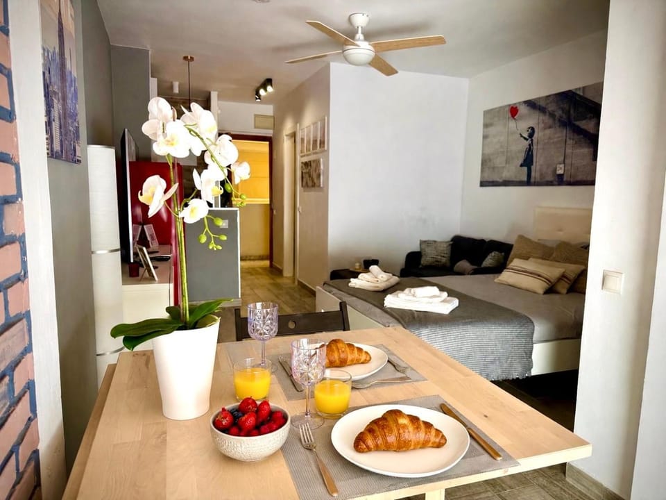 Dining area, Food