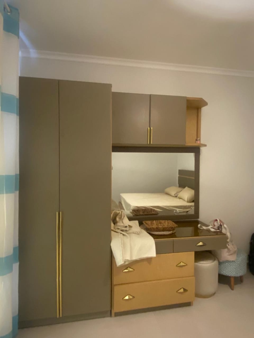 Bedroom, flat iron
