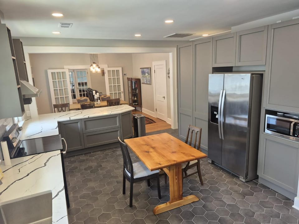 Lounge or bar, kitchen