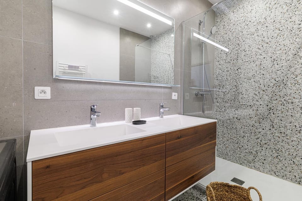Shower, Bathroom, towels