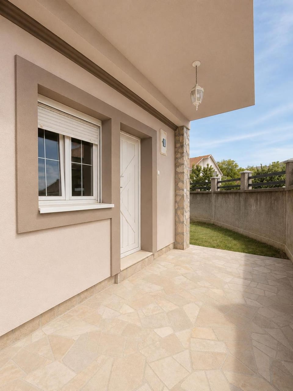 Property building, Patio, Balcony/Terrace