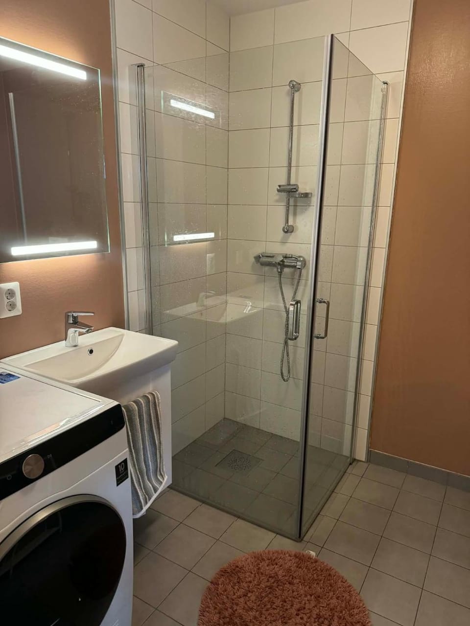 Newer townhouse with proximity to a communal outdoor area Apartment in Rogaland