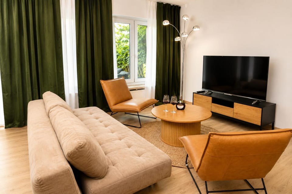 Communal lounge/ TV room, TV and multimedia, Living room