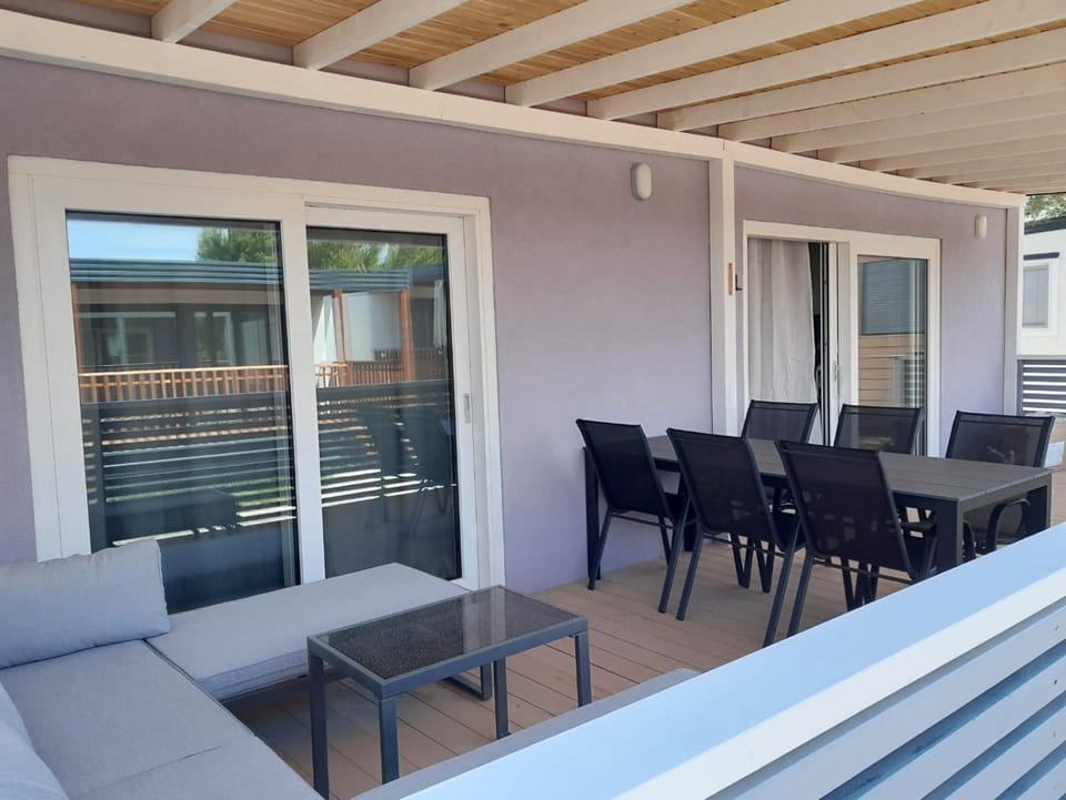 Vila Lila & Vila Pino, Bungalows on a Campsite with a Pool, 300m to the Beach, Privlaka Campground/ 
RV Resort in Zadar County