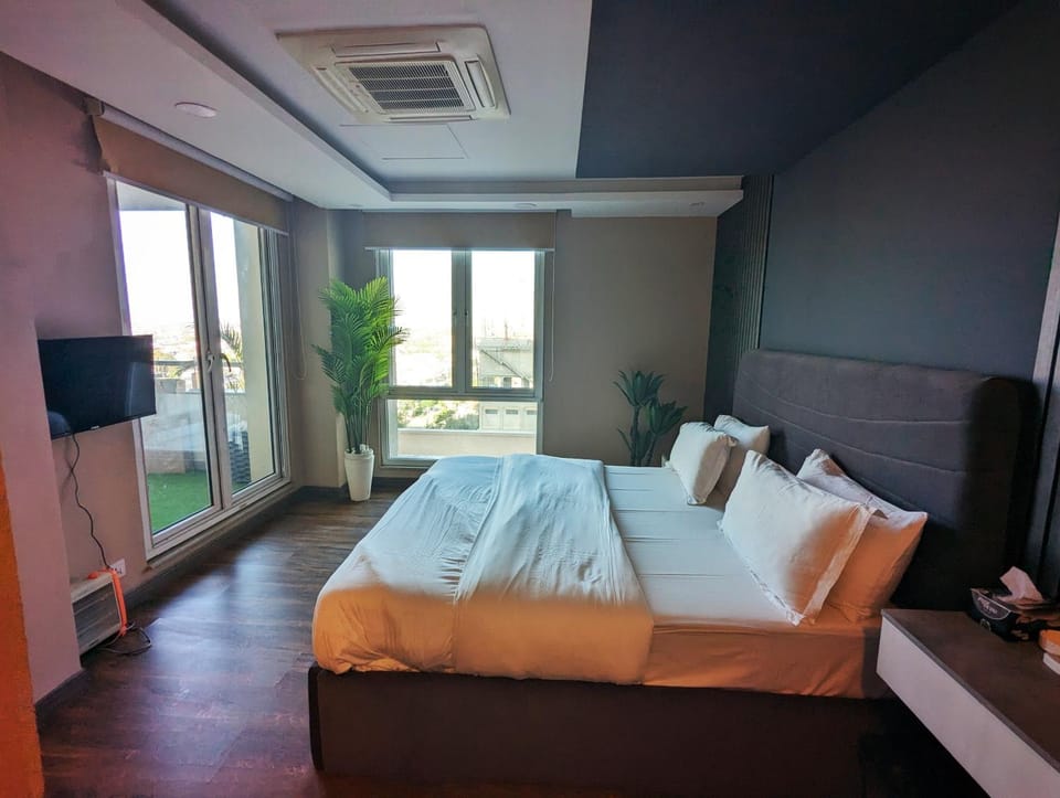 Premium One Bedroom Retreat by Alvis Suite Apartment in Lahore
