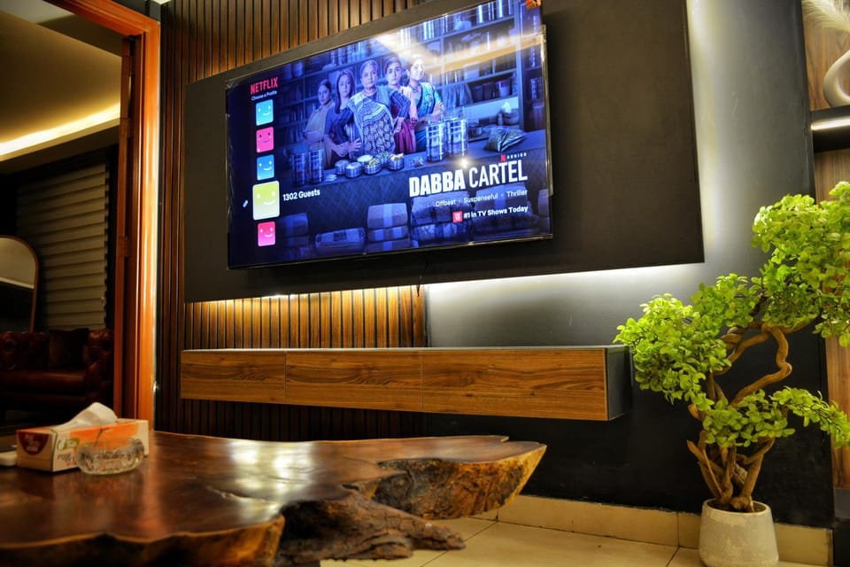 Communal lounge/ TV room, Nightclub / DJ, TV and multimedia, Evening entertainment
