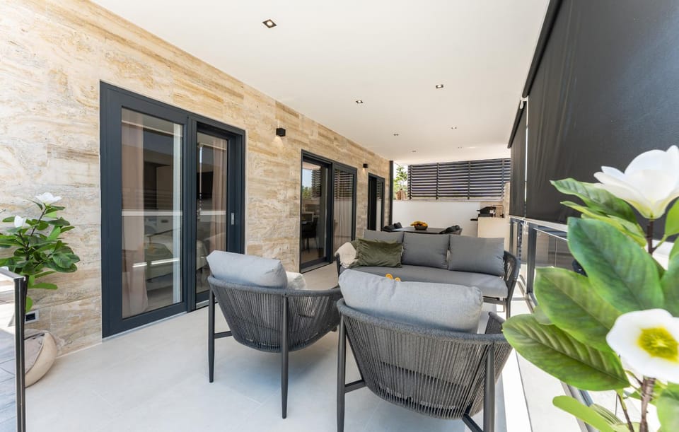House with pool Mari House in Biograd na Moru