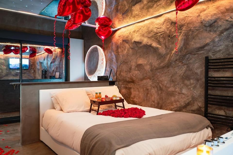 Spa privatif - Love room - Moon by Destiny and You Apartment in Île-de-France