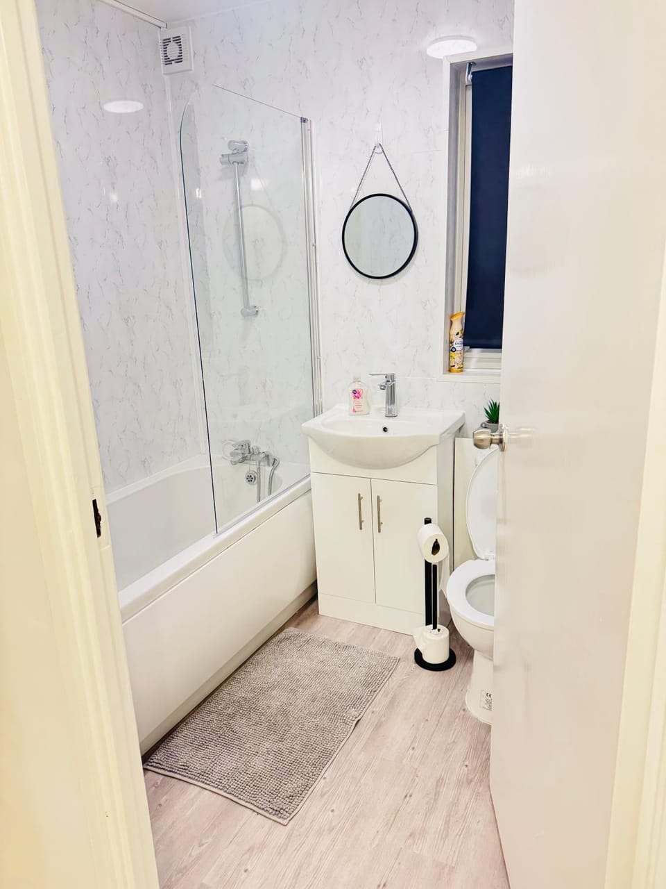 Shower, Toilet, Bathroom, Bath