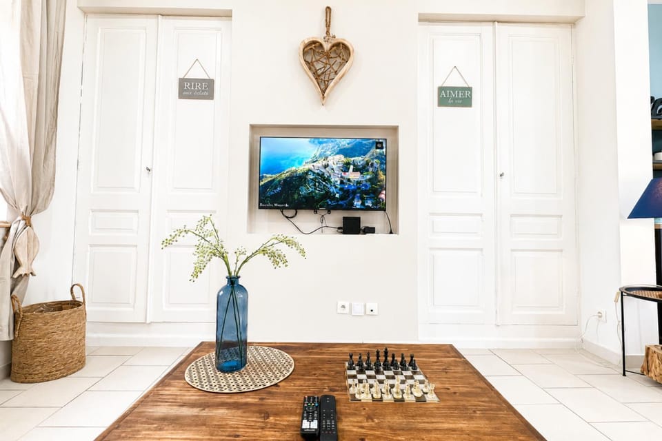 TV and multimedia, Decorative detail