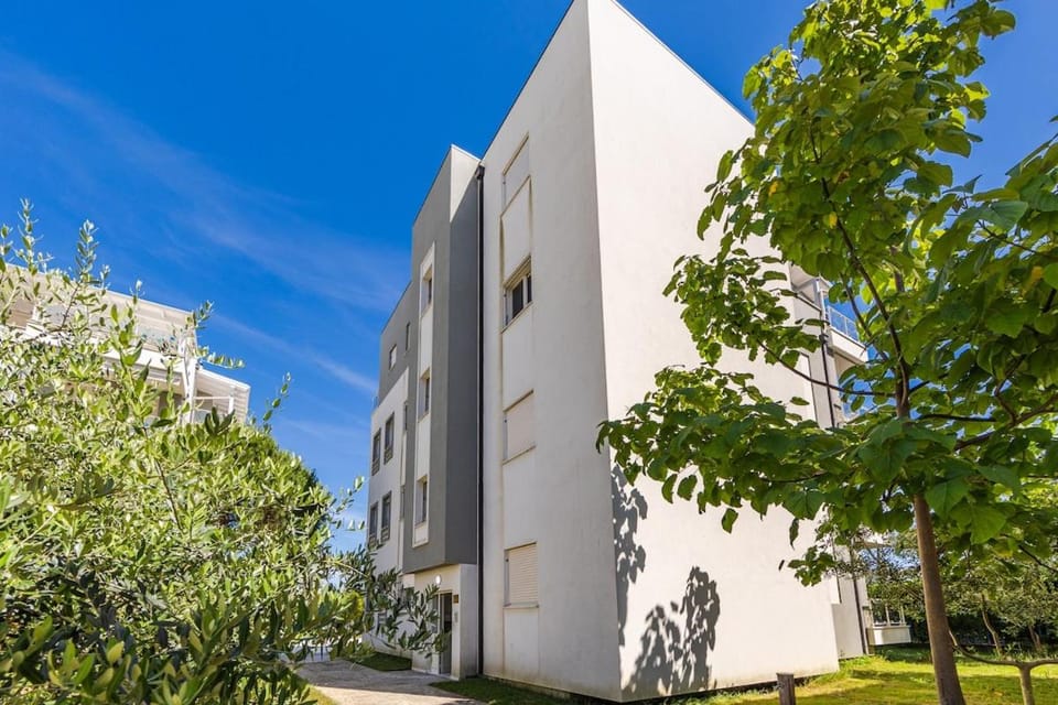 Beachside Family Apartment Balcony & Parking by PikHost Apartment in Tirana County, Albania