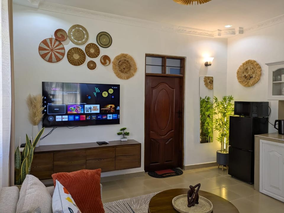 LosimStays Luxury 1-Bedroom Apartment BnB Near Mlimani City Mall & University of Dar es Salaam Bed and Breakfast in City of Dar es Salaam