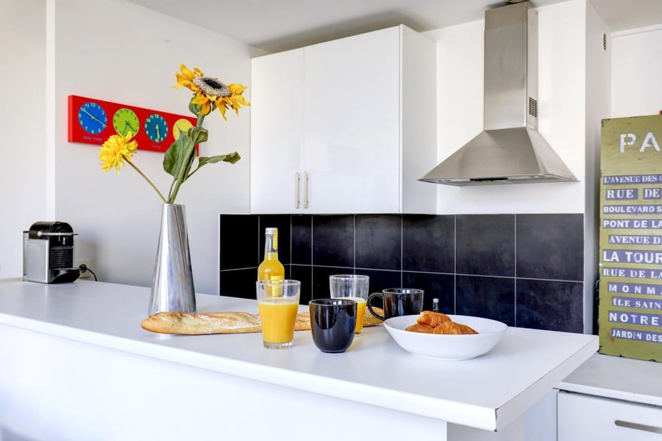 Kitchen or kitchenette, Food and drinks, Food, Drinks