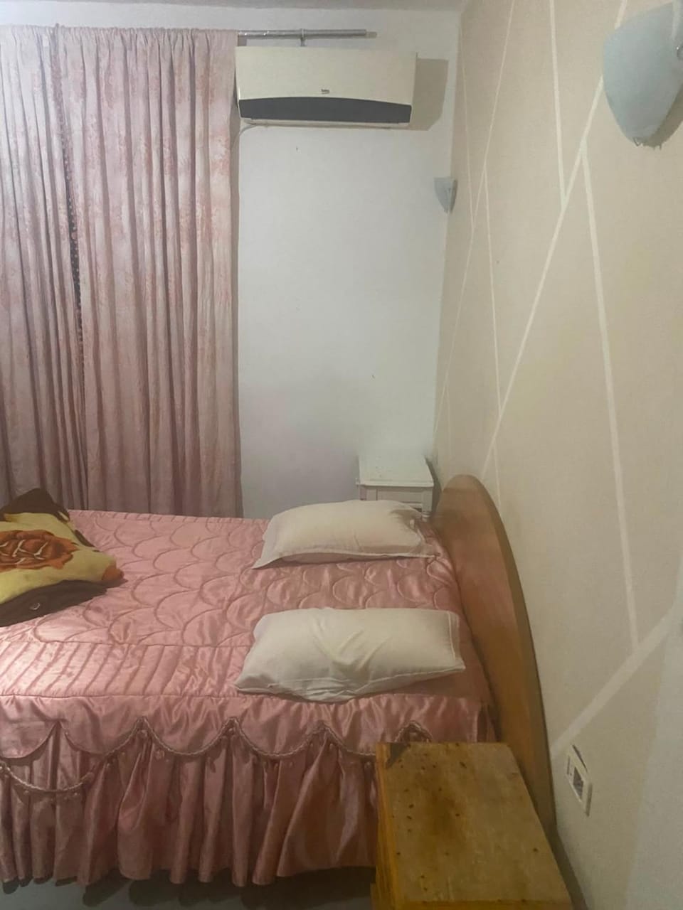 Bed, Photo of the whole room, Bedroom, air conditioner