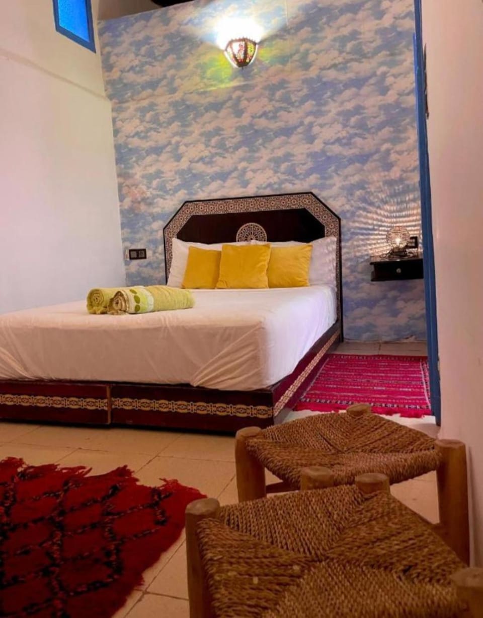 Bed, Photo of the whole room, Seating area, Bedroom