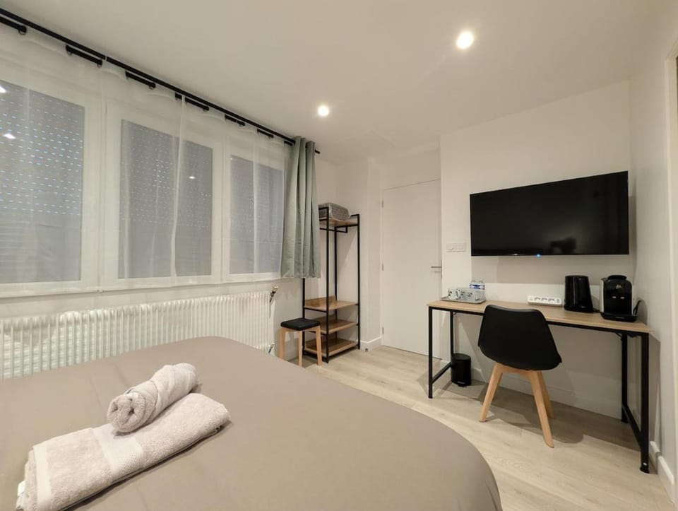 Chambre Queen, Salle de Bain Privative, Tok-Tok Apartment in Lille