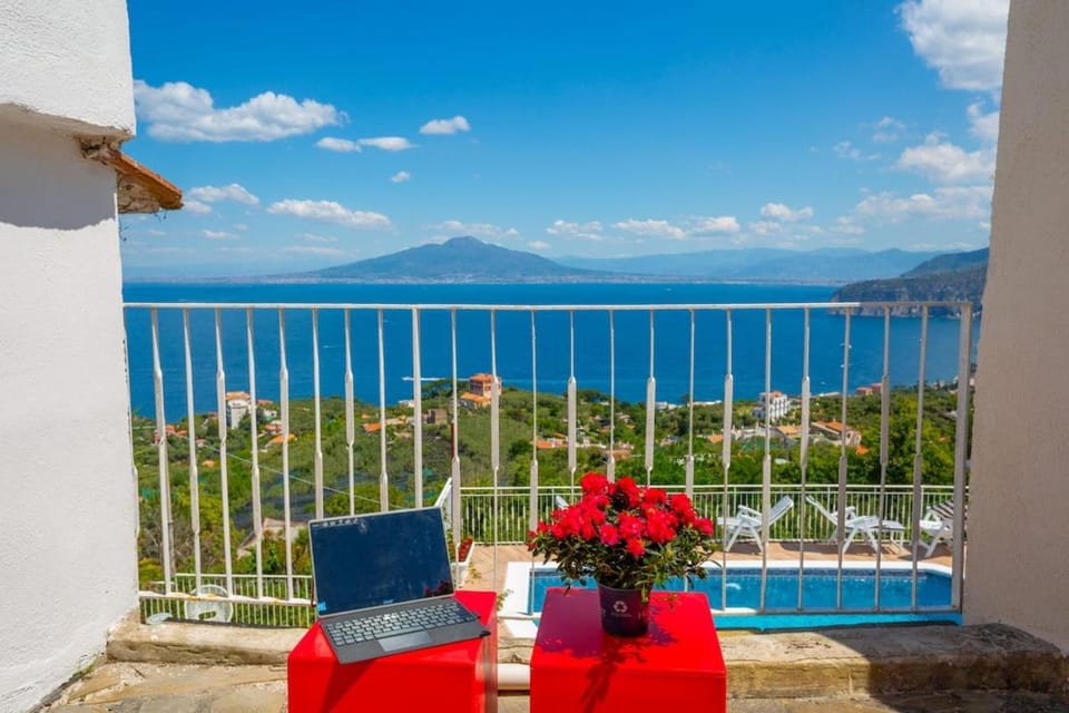 Spacious Sorrento Villa with Pool, Jacuzzi & Panoramic Sea View Villa in Priora