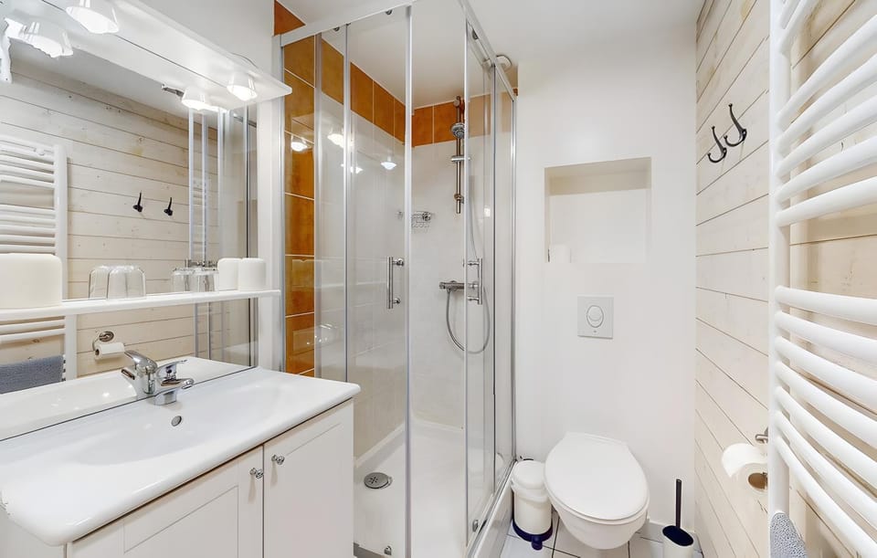Bathroom, Living room