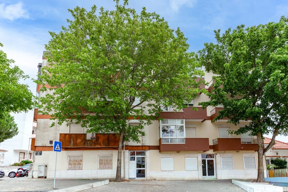 Caparica Urban Beach Retreat Near Beach and Park Apartment in Setubal District