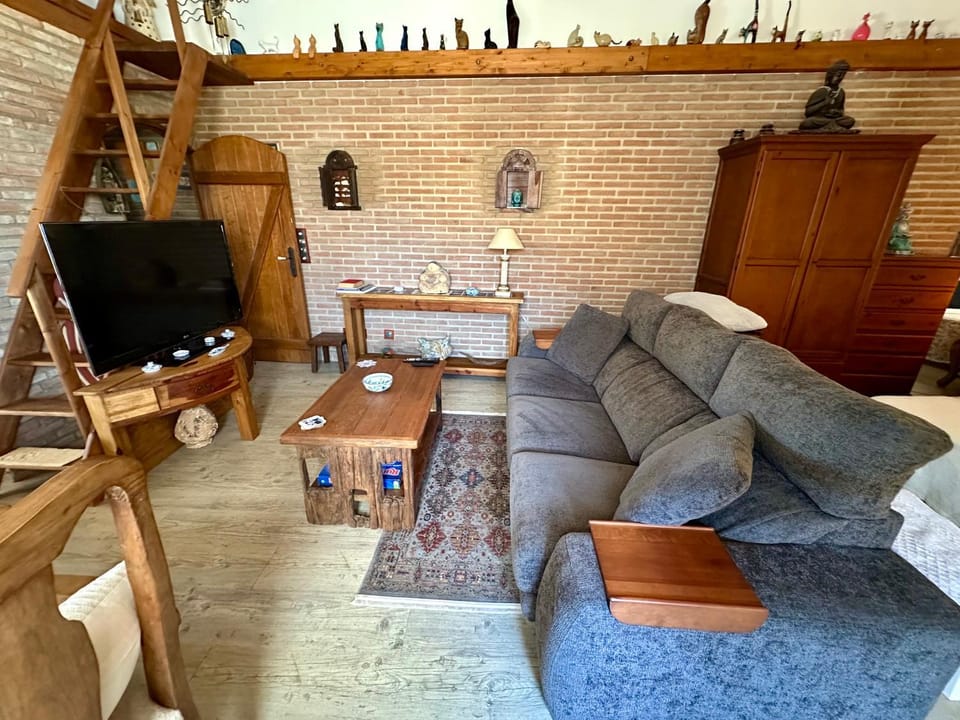 Communal lounge/ TV room, TV and multimedia, Living room, Seating area