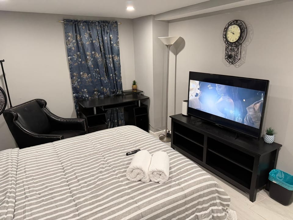 50 Private Lounge Bed and Breakfast in Irvington
