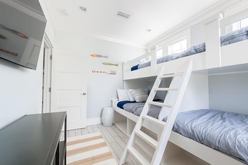 Communal lounge/ TV room, Bed, TV and multimedia, bunk bed
