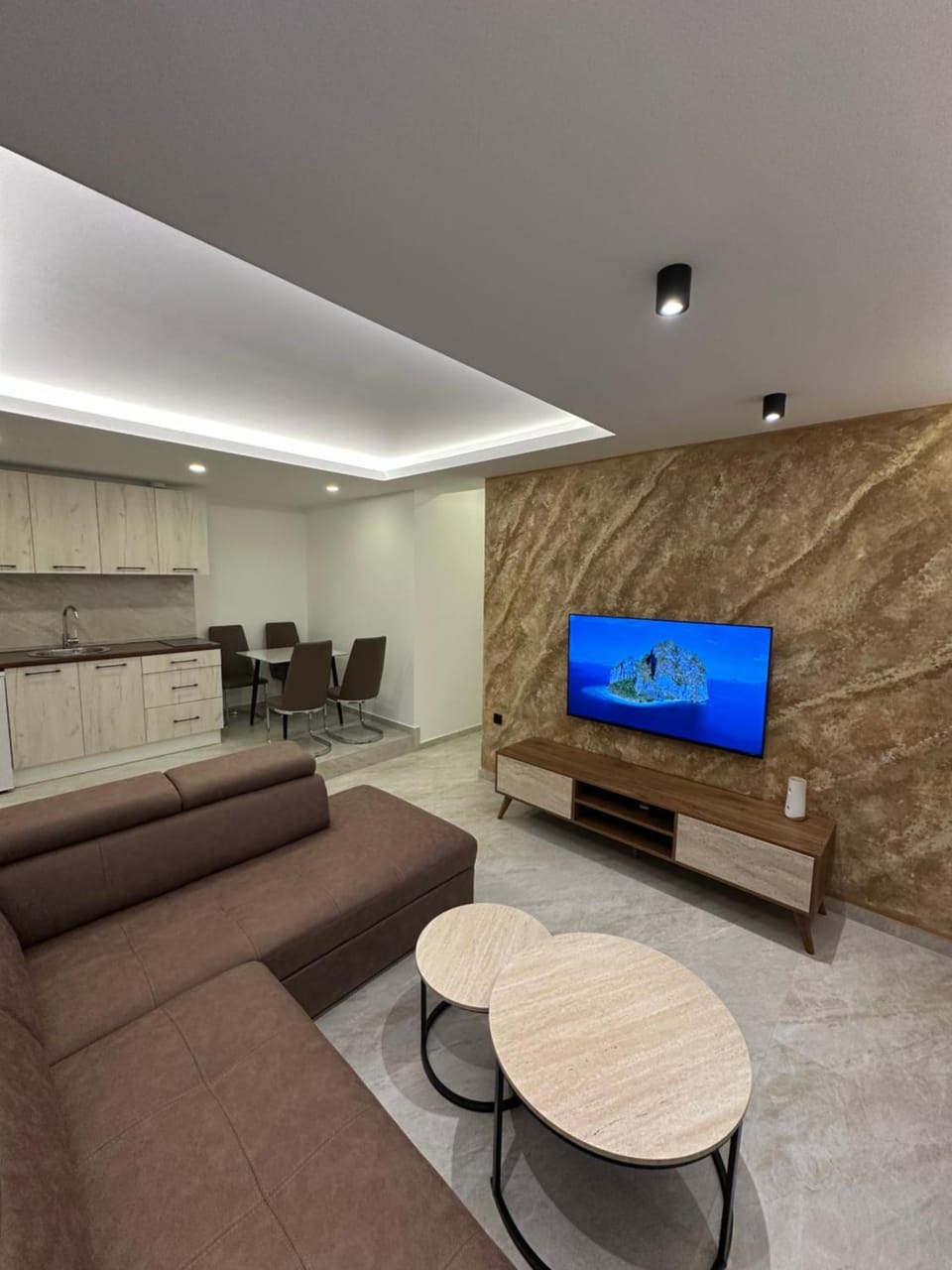 TV and multimedia, Kitchen or kitchenette, Living room, Seating area, Evening entertainment