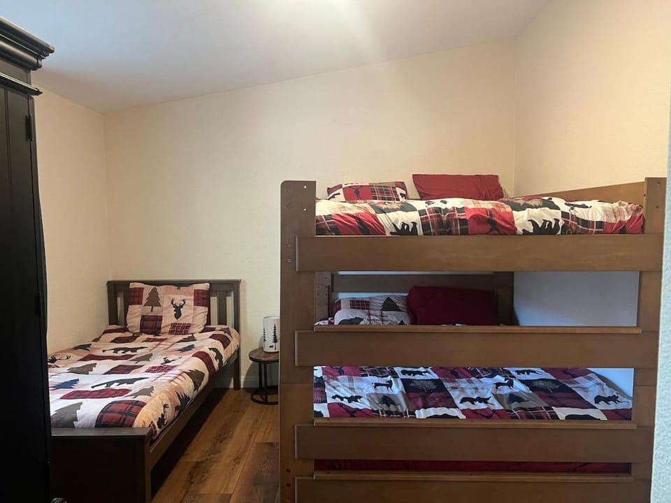 Bed, Photo of the whole room, Bedroom, bunk bed