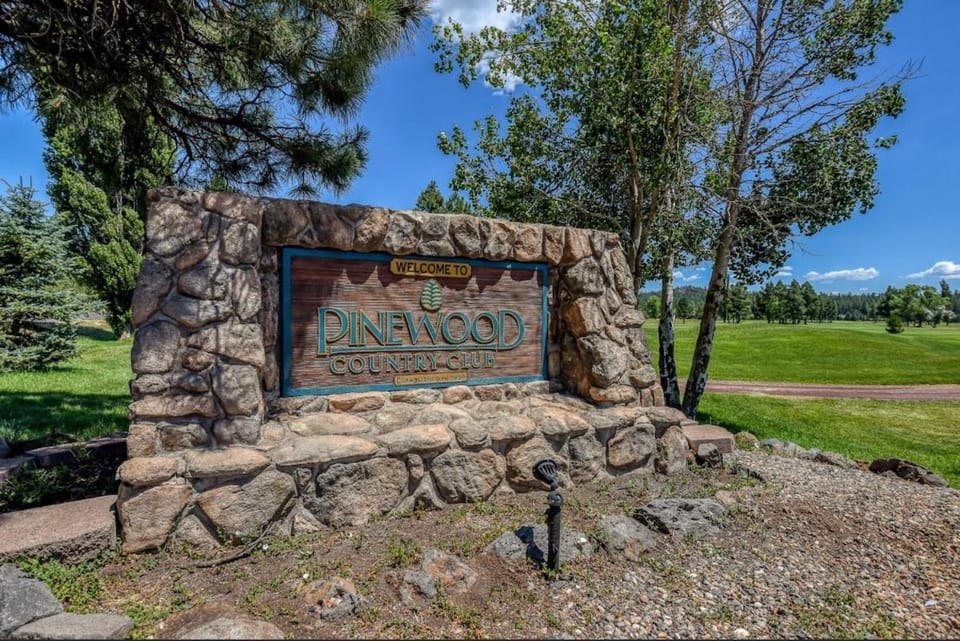 Nearby landmark, Spring, Day, Golfcourse