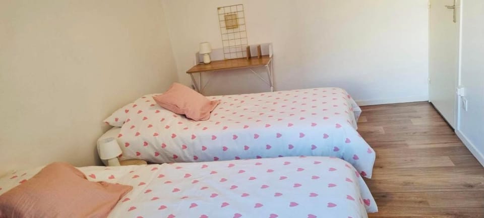 Spacieux appartement 6 couchages et parking au pied du Beffroi Apartment in Arras