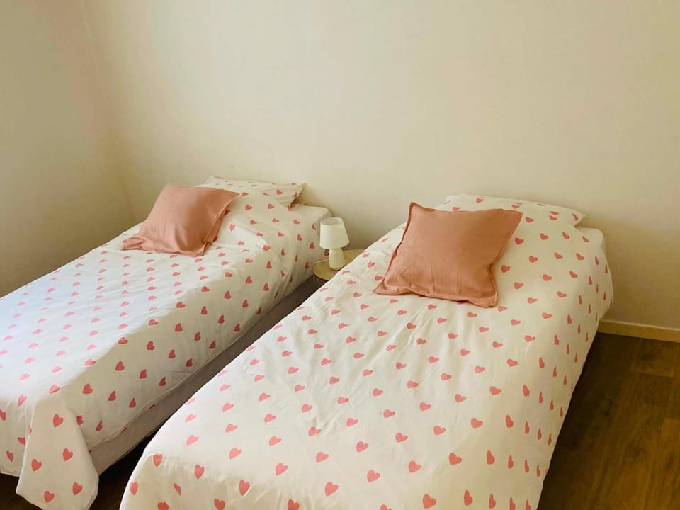 Spacieux appartement 6 couchages et parking au pied du Beffroi Apartment in Arras