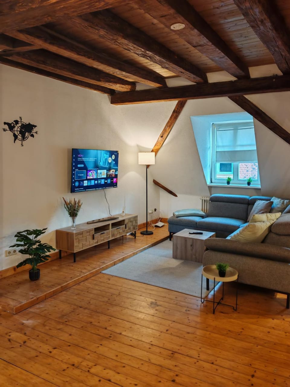 Living room, Photo of the whole room
